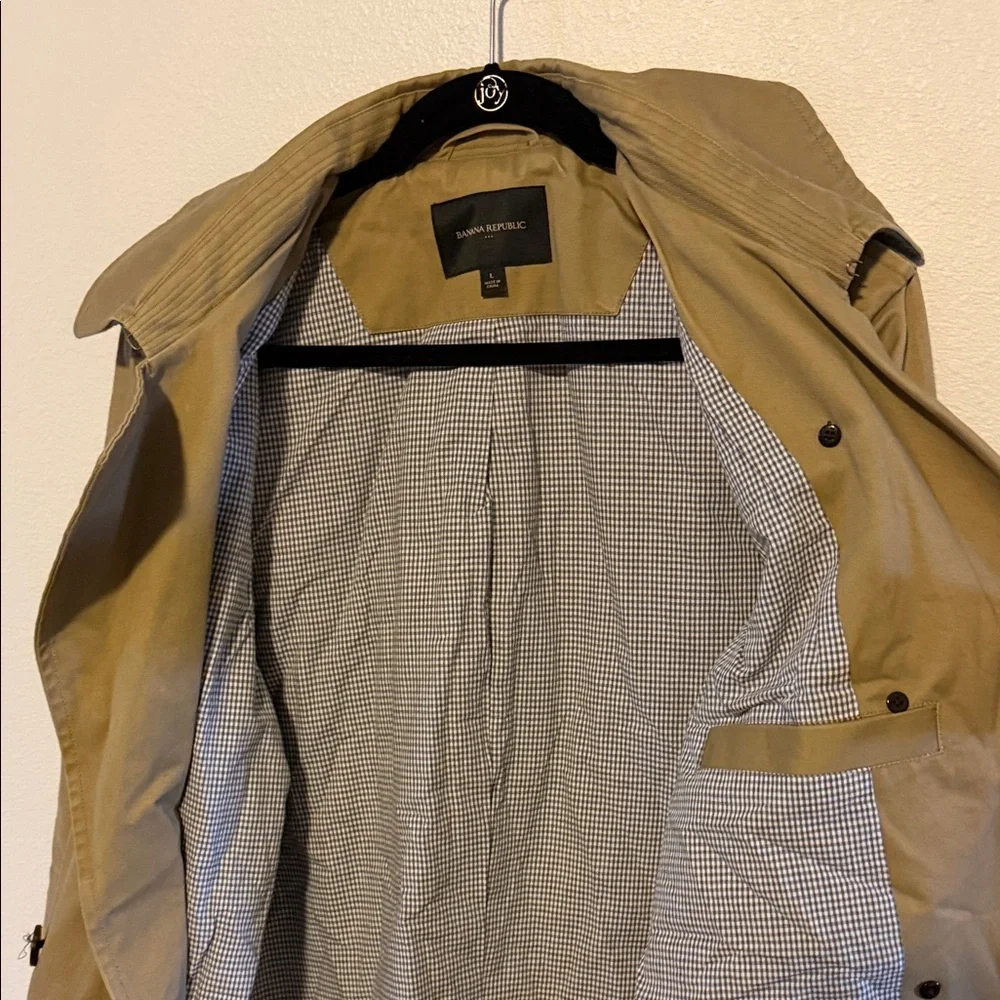 Banana Republic Men's Khaki Trench Coat - Picture 4 of 5